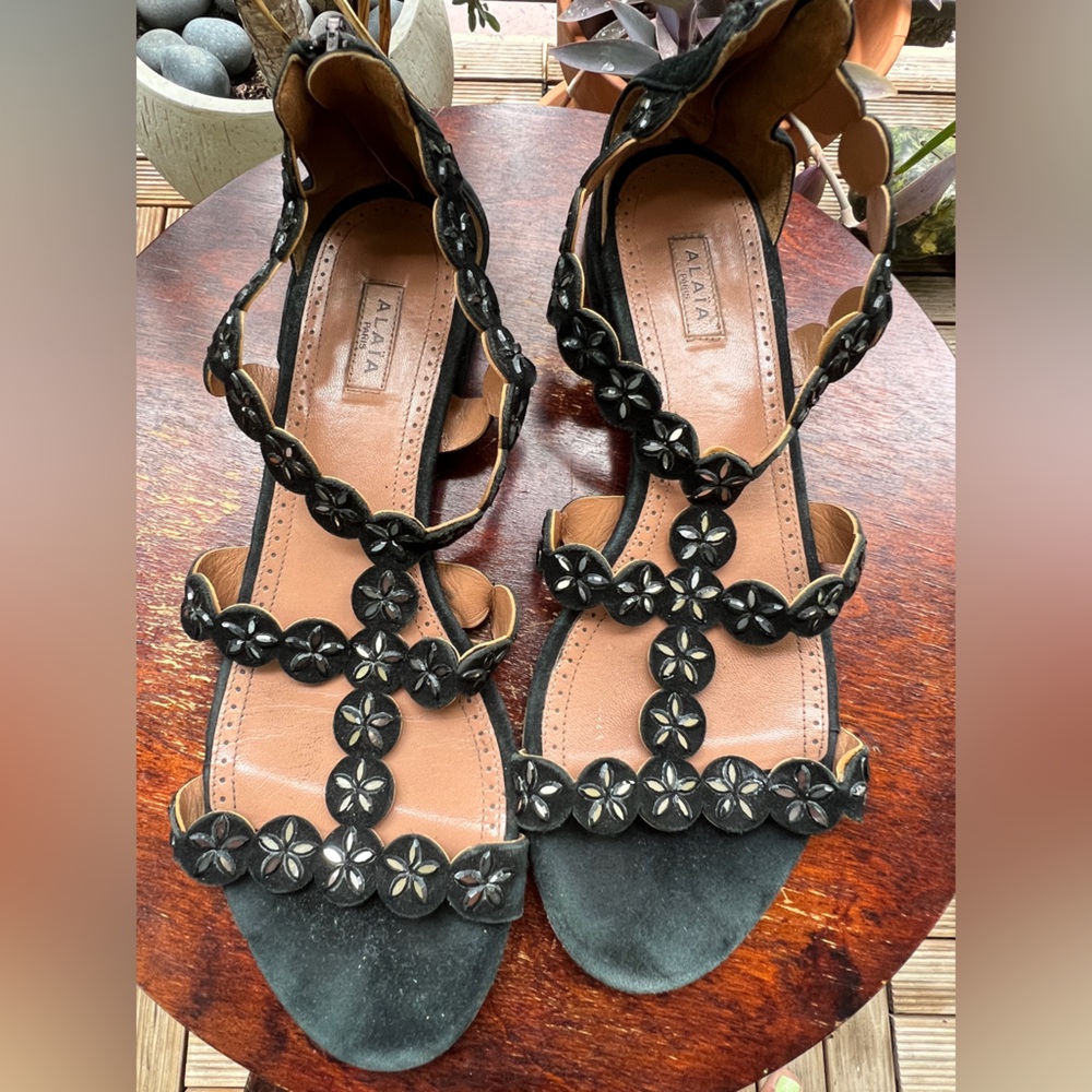 Alaia Black and Tan Floral Sandals